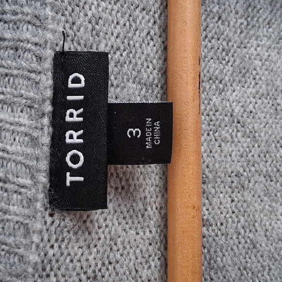 Torrid Light Gray Classic V- Neck Cardigan Sweater Size 3X - Picture 4 of 9
